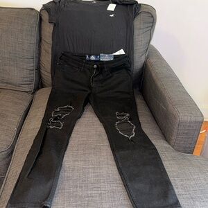 Hollister Black High-Rise Super Skinny Jeans & Black Soft Cotton T-Shirt